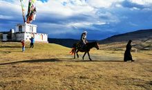 行走在洒满阳光的路上_900字