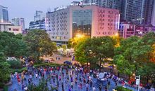 夏夜的文化广场_200字