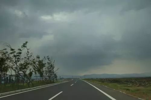 [6月论文]您很遥远_200字