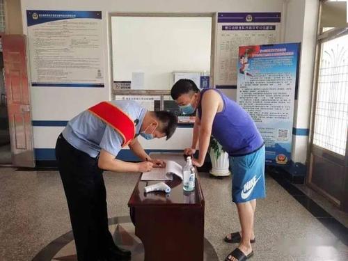 黑板新闻：向雷锋的黑板新闻学习_600个单词