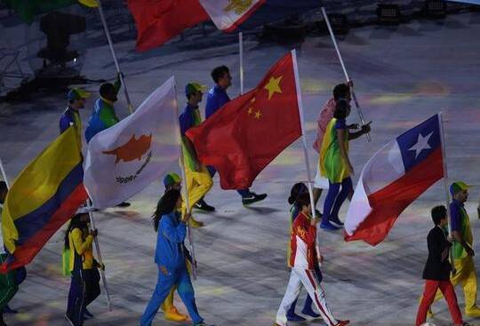 马来西亚代表团闭幕式的旗手_200字