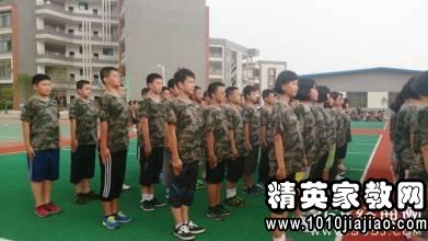 仅仅因为这种军装直站起来，别摔倒！ -大学军事训练学历_1500词