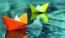 送给母亲的小纸船_900字