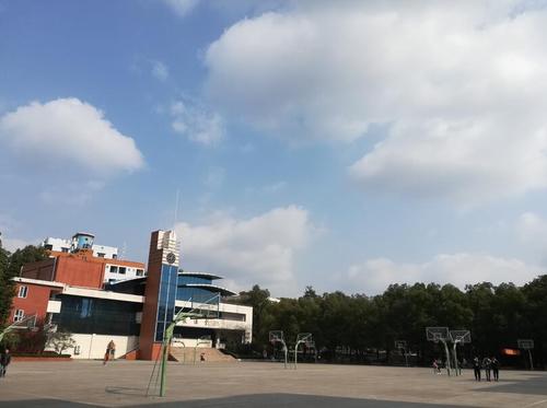 看看这六十章，谱写了今天辉煌的_800个单词