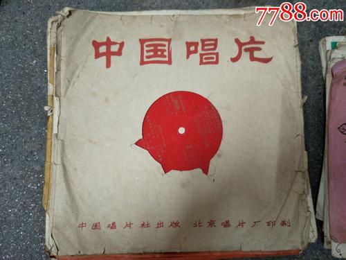 在雨中，女孩的waiting_750字