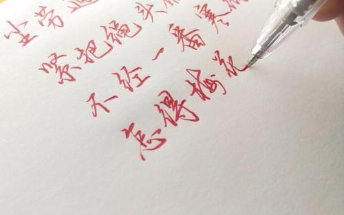 没有一点寒冷，梅花怎么会闻起来那么香。