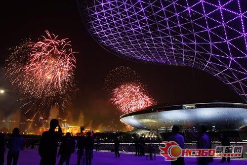 环游上海世博会800字