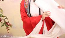 睡起觉微寒。梅花鬓上残。