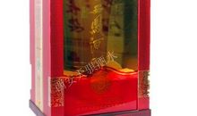 满罗衫是酒，香痕凝处，唾碧啼红相半。