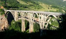 镇雄南广桥的月_1000字