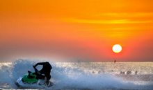 待中流击水，浪扼飞舟_650字