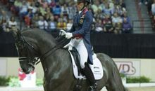 女孩盛装舞步_550字