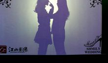 关于平安夜的作文：平安夜，一个女还在默默等待_1200字