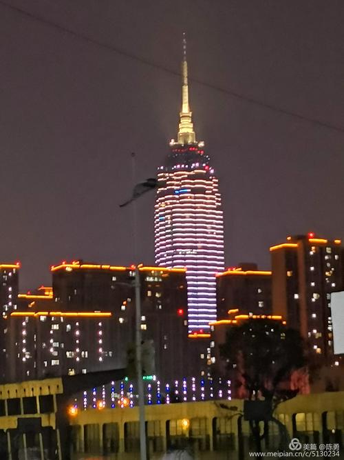 夜游图书馆