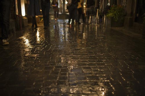 雨夜敲窗_400字
