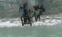 翻山涉水上学路观后感