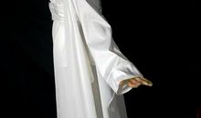 由《红颜拜月》石雕像想起_400字