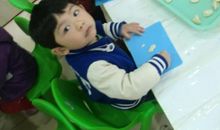 绿娃娃，一条腿站，光吃饼干不吃饭（猜一日常用品）