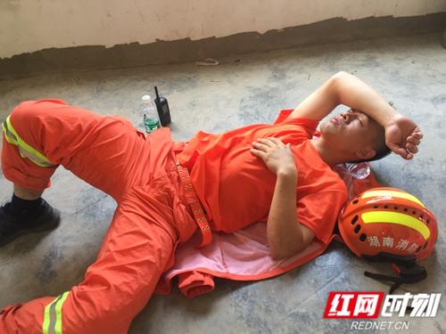 梧州提起白米饭，送往竹门。白米饭留下了，吴州回去了（猜一餐）