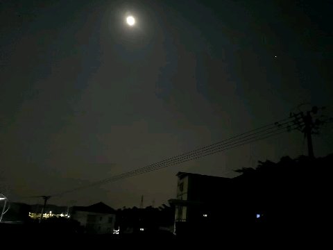 夜晚笼罩着迷雾般的念头，念着“乡村之夜” _800字