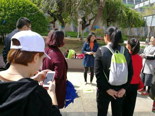 快乐的小Newsboy_600个单词