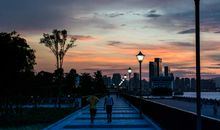 初三诗歌：你是人生的路灯_200字