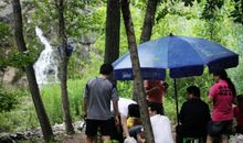 开心的雨中烧烤_400字