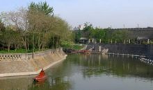 襄樊的护城河与古城墙_400字