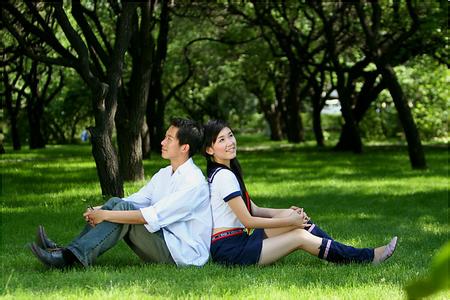 在同一张桌子上，您的书山掉了_900字