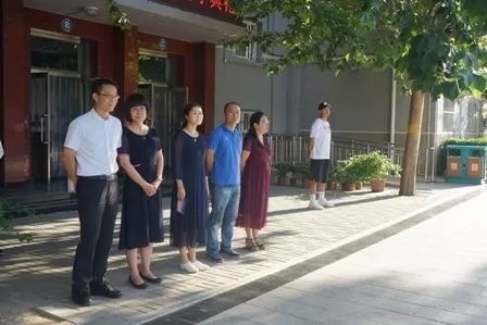 努力工作可以绽放美丽人生