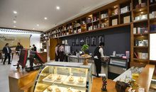 新华书店的读书者