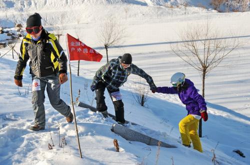 在雪地里比赛