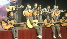 脚踏在土地上我在想