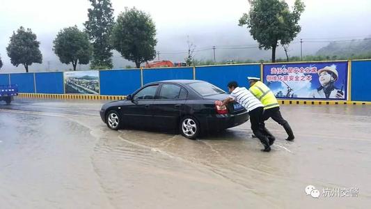大雨中的轻微触摸