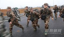 风雨中的军人_800字