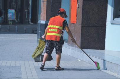 烈日下的帮助