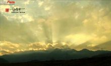 拨开雨雾见月明