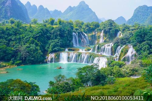 美丽的德天瀑布