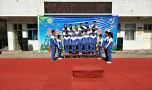 六年级诗歌：《把祖国搂进明月》（二）_250字