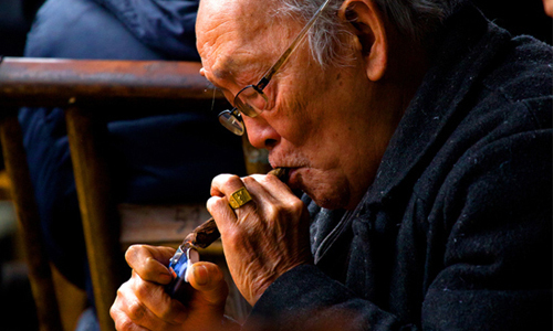 吸烟爸爸