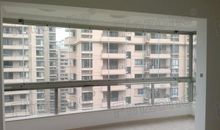 从窗户中伸入的那只手