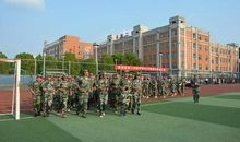 雏鹰展翅飞翔是美丽的