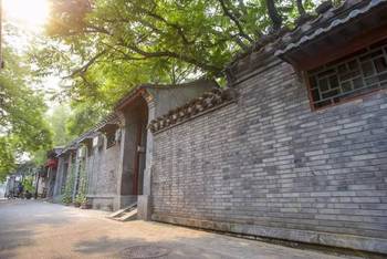 当风来时，轻轻地打开窗户