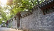 偶有风来，轻推开窗