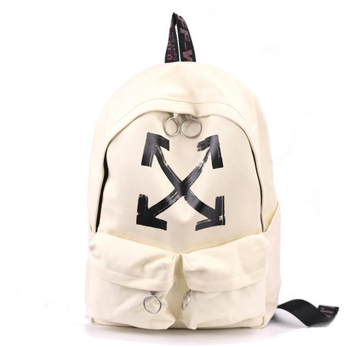 背包上的白丝带