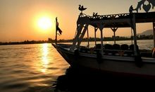 广场上的苦与乐