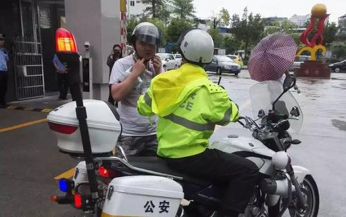在去高考的路上，我抬头大笑