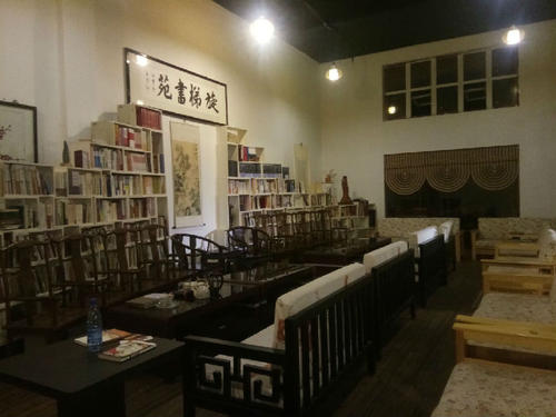 满满的书