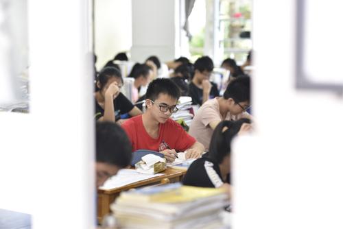 青春，奋斗中闪耀