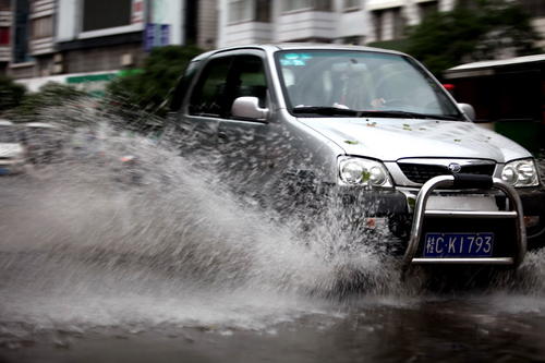 大雨中的微微幸福